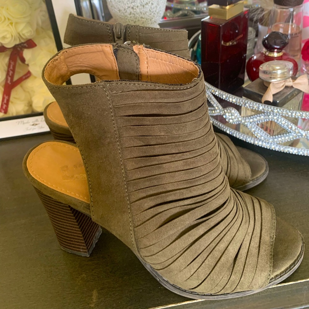 Olive green suede transfer bootie. (Peep toe, heel out). Sz:7 women.